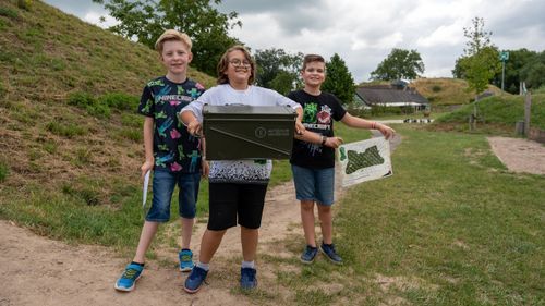 Kinderen tijdens een activiteit op het GeoFort