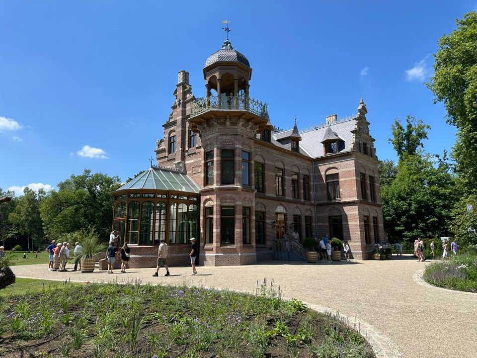 Landgoed Zionsburg in Vught met historisch gebouw en tuin