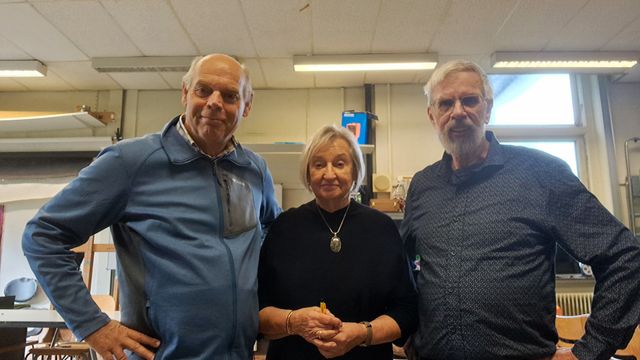 Van links naar rechts: Ton, Jose en Bert, de organisatoren van de Amateur Kunstmarkt.