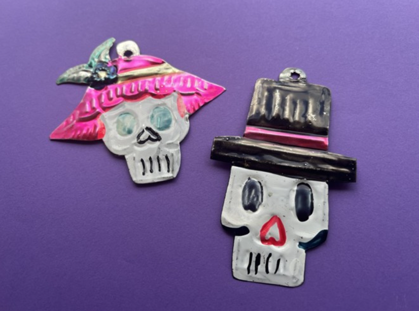 Fähnchen mit Skeletten im „Día de Muertos“-Stil