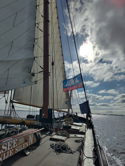 Zeilschip Middelsee voor anker voor Gaastmeer, op de Friese Meren