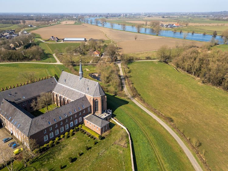 Luchtfoto Klooster Sint Agatha