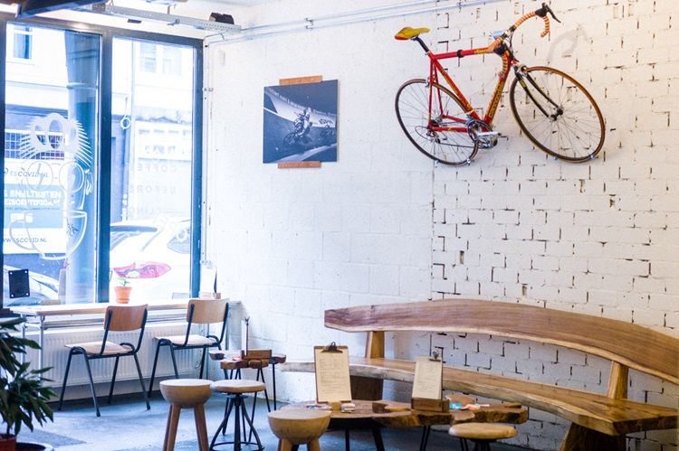 Fixed Gear Coffee Maastricht interior bench bike on wall