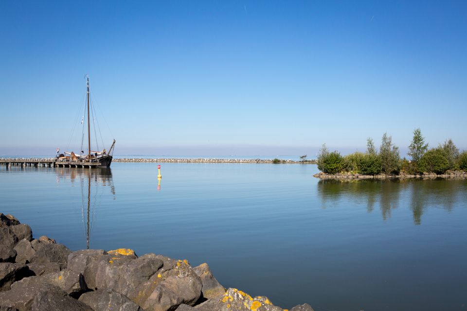 Markermeer IJsselmeer Almere Lelystad zeilboot verstild water