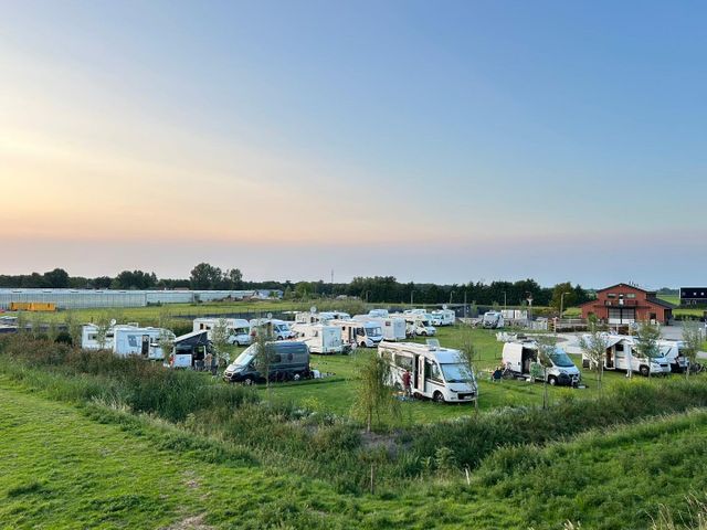 Campers op een camperpark