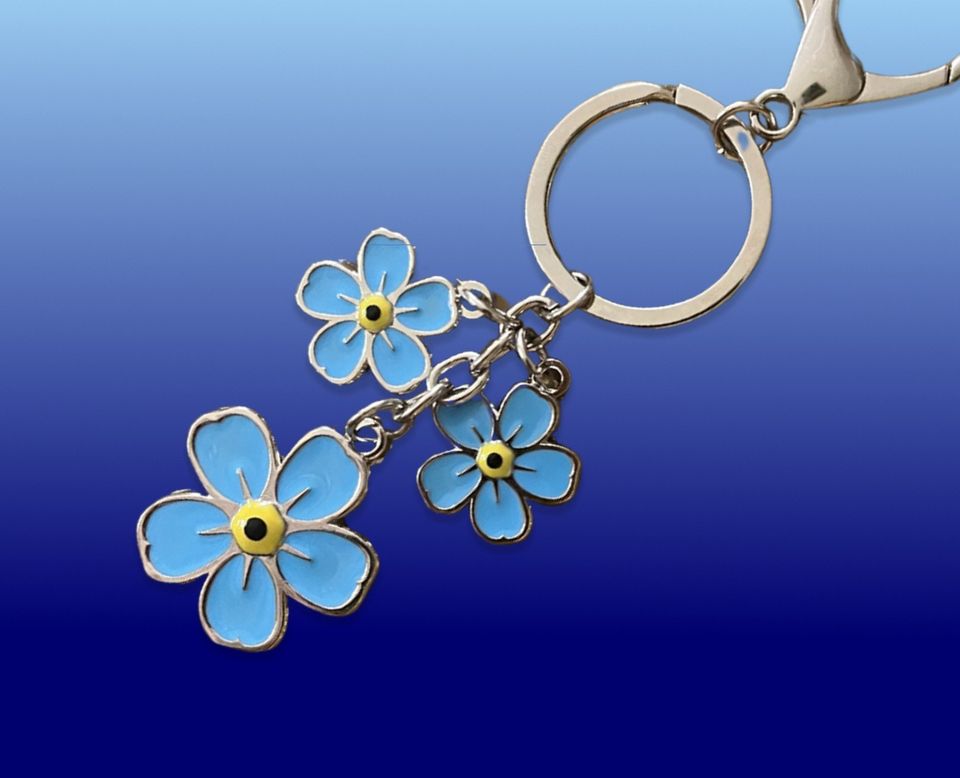 sleutelhanger met drie blauwe vergeet-me-nietjes