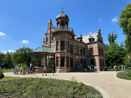 Landgoed Zionsburg in Vught met historisch gebouw en tuin