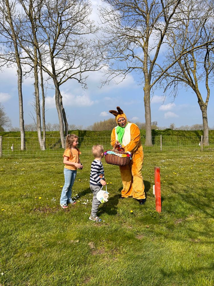 Kinderen met Paashaas