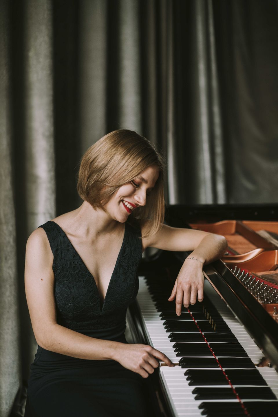 Alicja Furmańczyk achter de piano