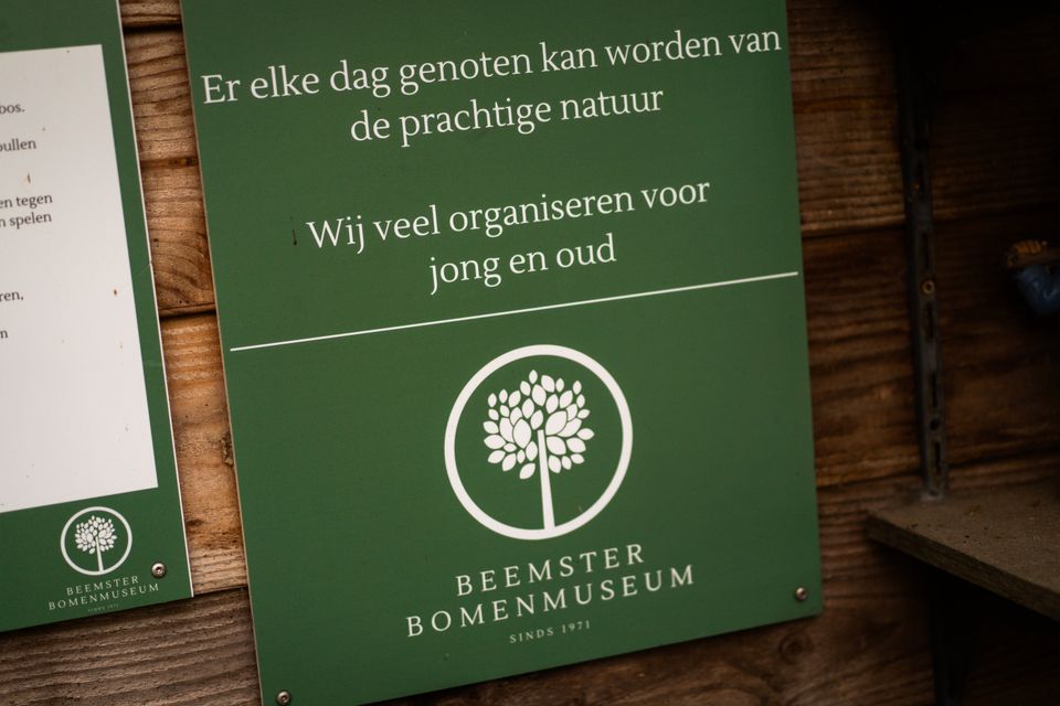 Bordje van het museum