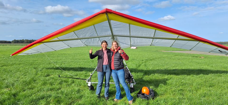 Piloot en passagier geland na een mooie tandemvlucht