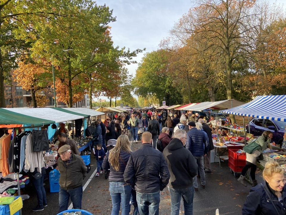 Bevrijdingsmarkt Soesterberg met bezoekers
