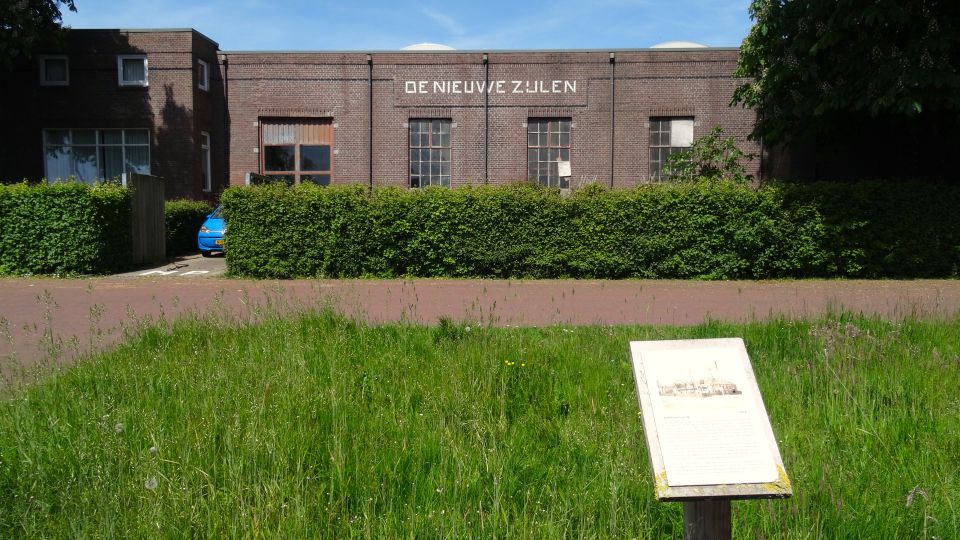 Langs de zuidoever van het Lauwersmeer