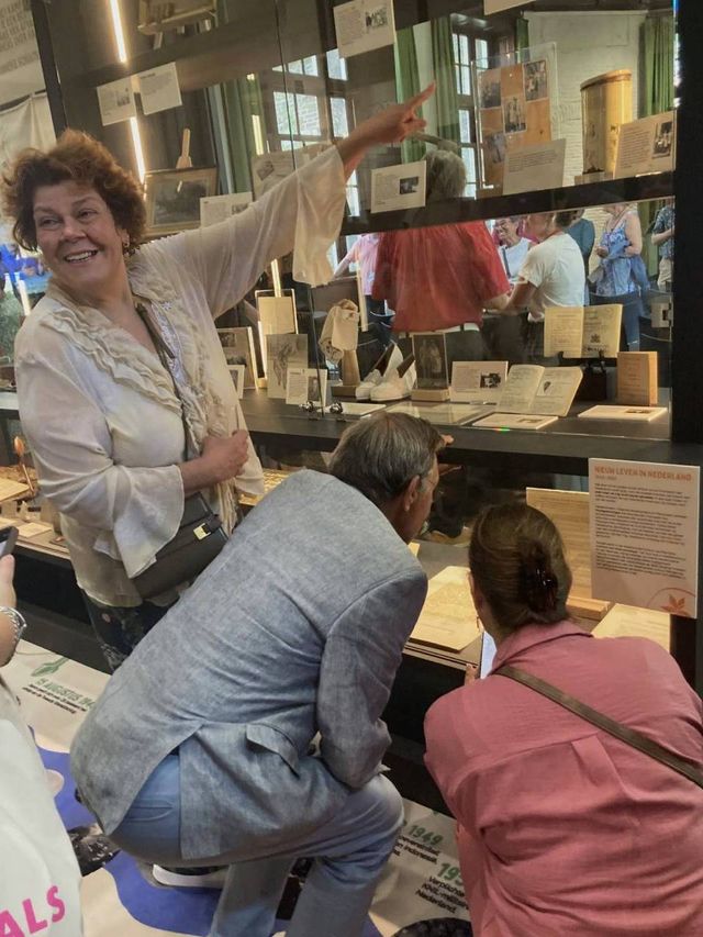 Gasten bezoeken de opening bij Erfgoed 's-Hertogenbosch.