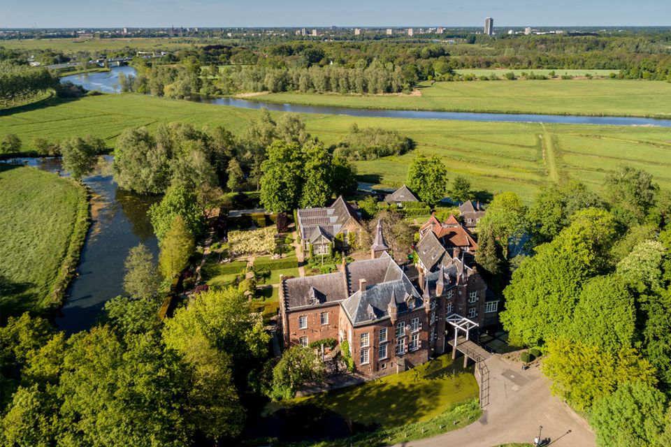Breng een bezoek aan of overnacht in het prachtige kasteel Maurick.