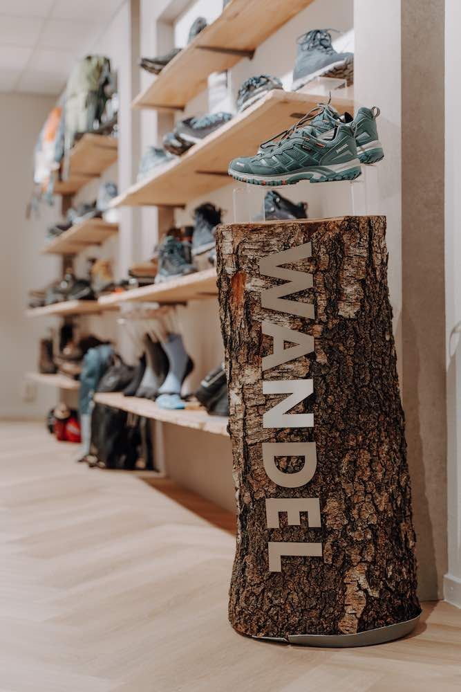 Onze outdoor afdeling met comfortabele wandelschoenen in wijdtematen