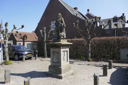 Standbeeld Graaf de Brimeu in Megen