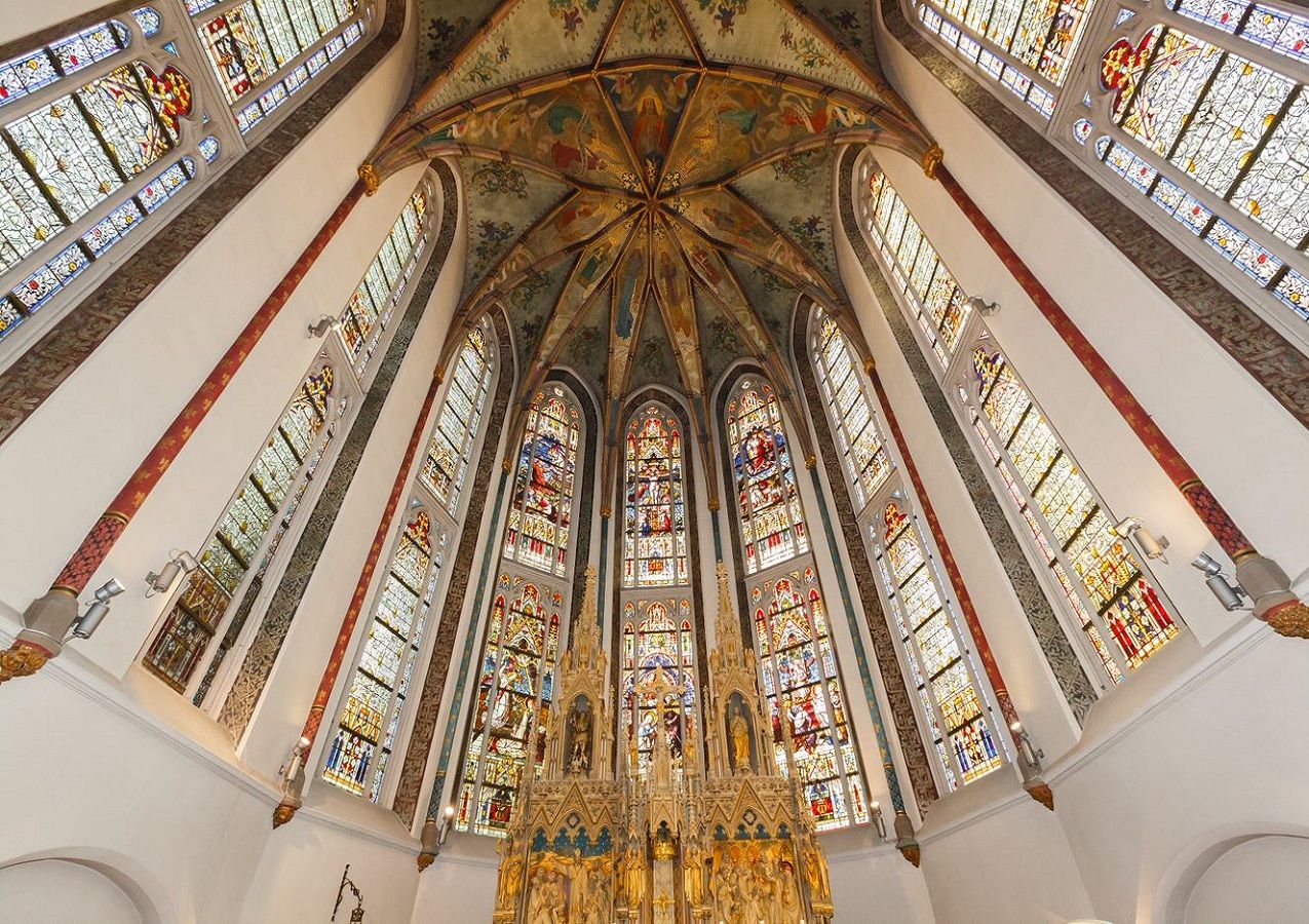 Willibrorduskerk - Glas in lood ramen