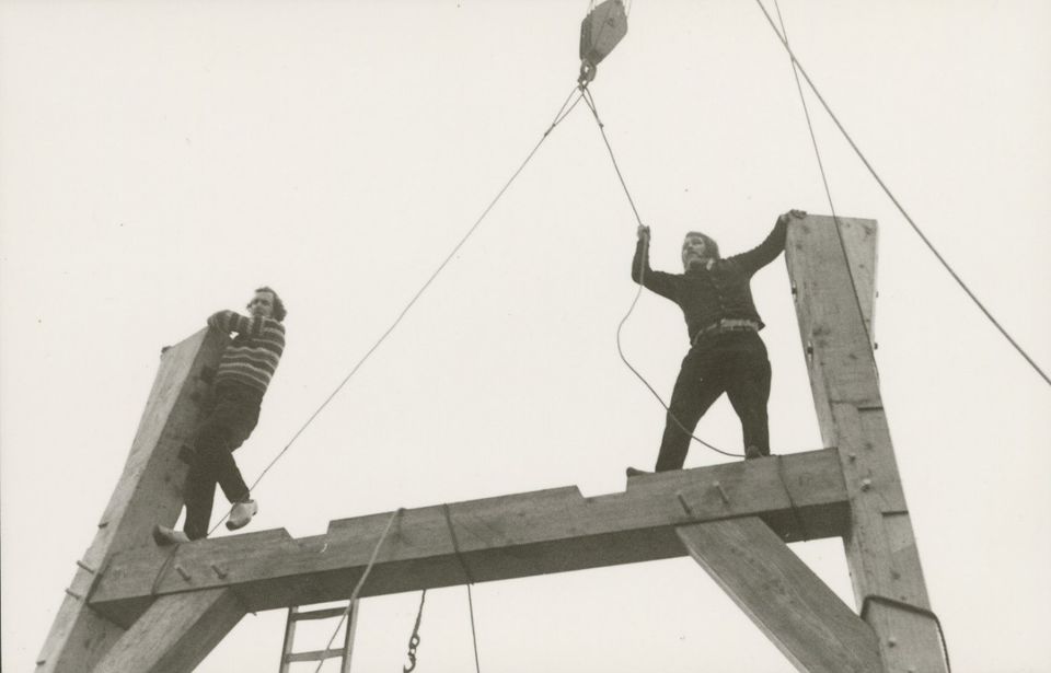 Zwart-wit foto van oude makers van een molen