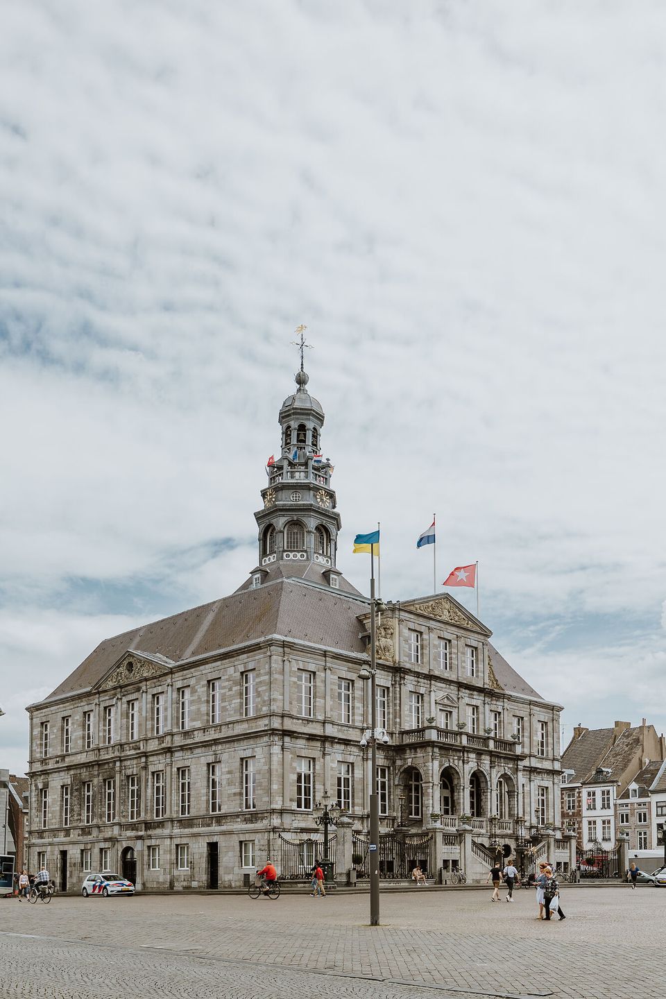 Markt Maastricht stadhuis van zijkant