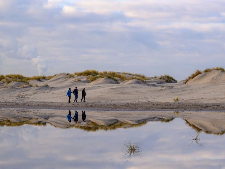 Wandelen over de strandmotor