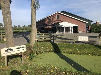 De voorkant van Vleesboerderij Barten.