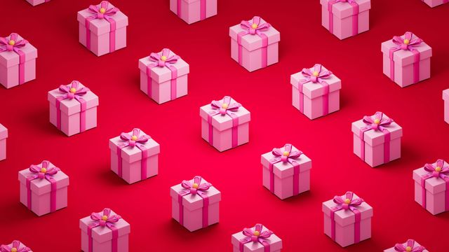 Cadeautjes ingepakt in roze papier met strik en bloemetje