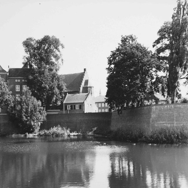 Zicht op het Refugiehuis vanuit het Bossche Broek. 