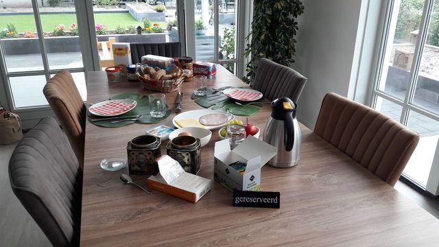 Het heerlijke, uitgebreide ontbijt bij B&B De Bunderkens