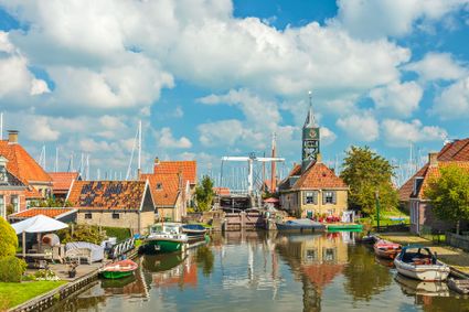 de sluis en het sylhus in hindeloopen