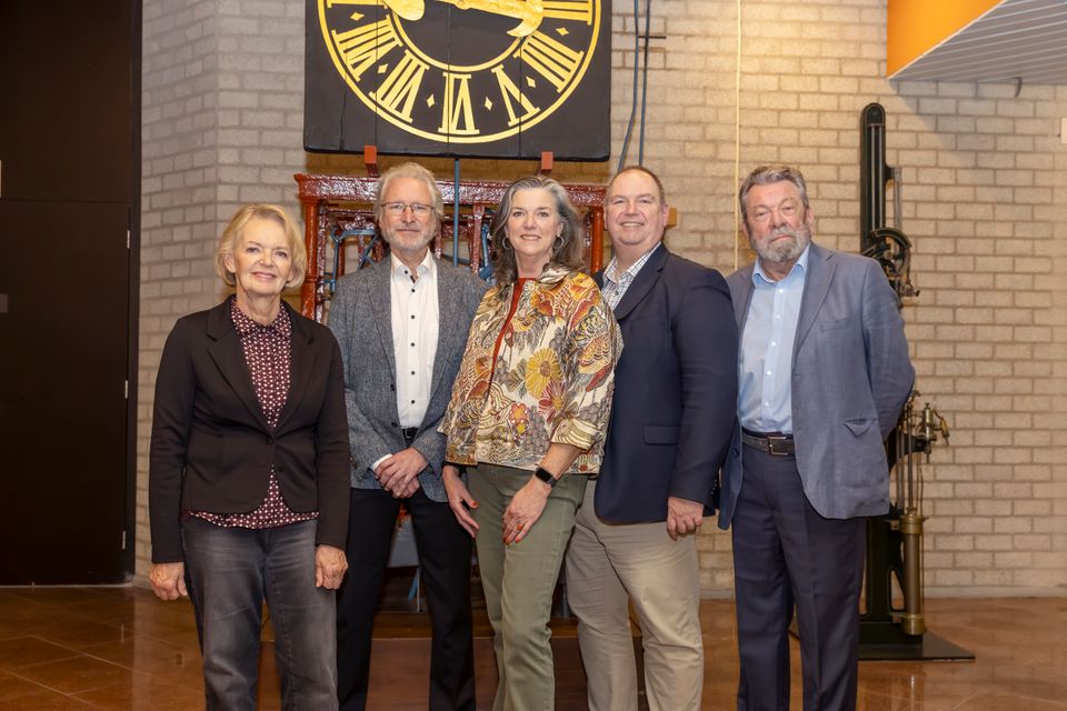 Op de foto van links naar rechts: Martha Barendse, Han Remmerswaal, Charmaine Hulsbosch, Marcel van Raaij, Gert Rikhof.