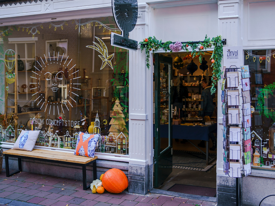 Etalage van conceptstore DROOM in Delft