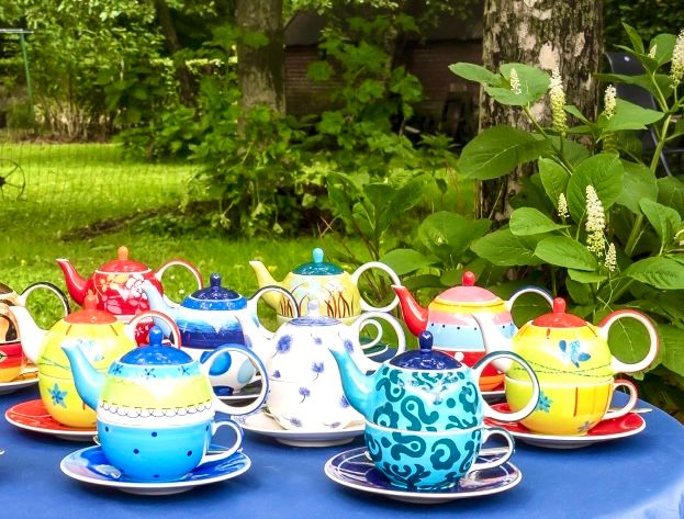 Gezellig high tea in de boomgaard