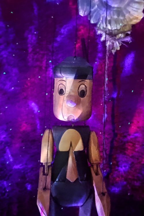 Een houten pop van escaperoom Pinocchio 2