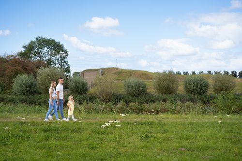 Gezin die wandelt om Spijkerboor