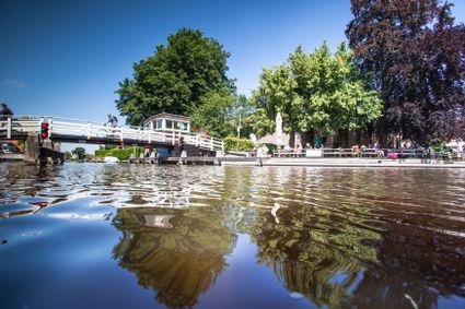 Vervenershuisje in het Nationaal Park Weerribben-Wieden. Water en rietlandschap.