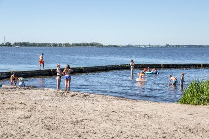 strandje Tjeukemeer - Oosterzee