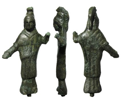 Bronzen beeldje van de godin Minerva uit Groesbeek, waarschijnlijk lokaal geproduceerd naar Romeins voorbeeld. 
Geerts & Veldman 2012, 94.