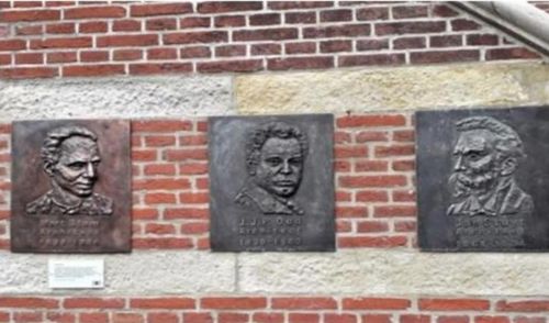 foto van beelden tijdens Architectuurwandeling