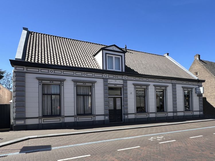 wit gepleisterde villa