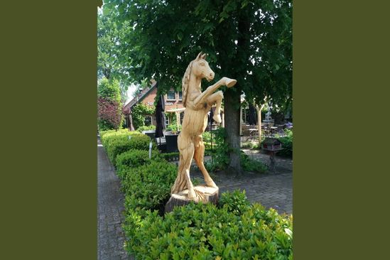 Houtsculptuur paard