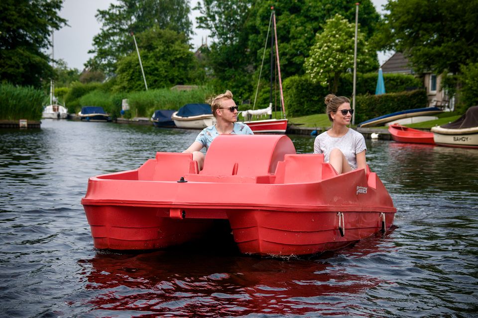 Op een waterfiets de omgeving vanaf het water verkennen