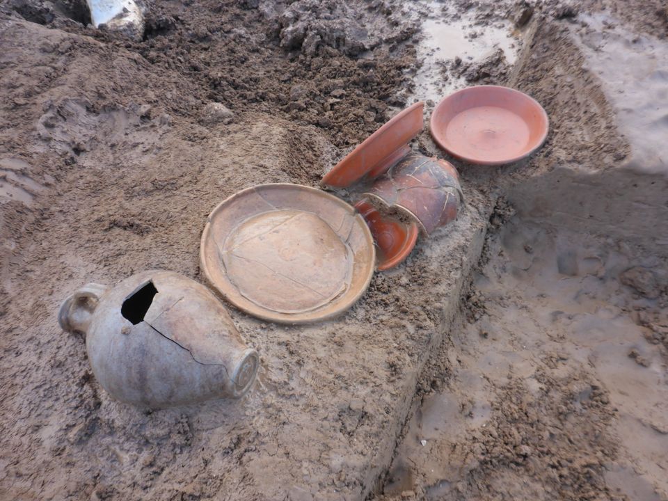 Bijgiften in een van de graven in Bemmel.
