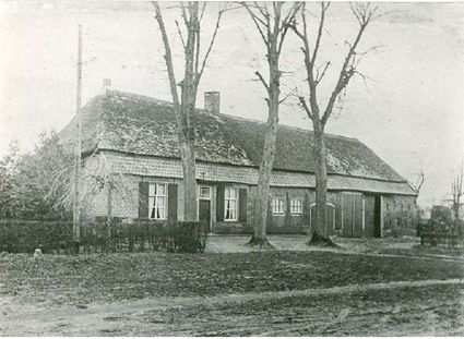 Foto uit 1950 van deze boerderij uit tweede helft negentiende eeuw, gemeentelijk monument