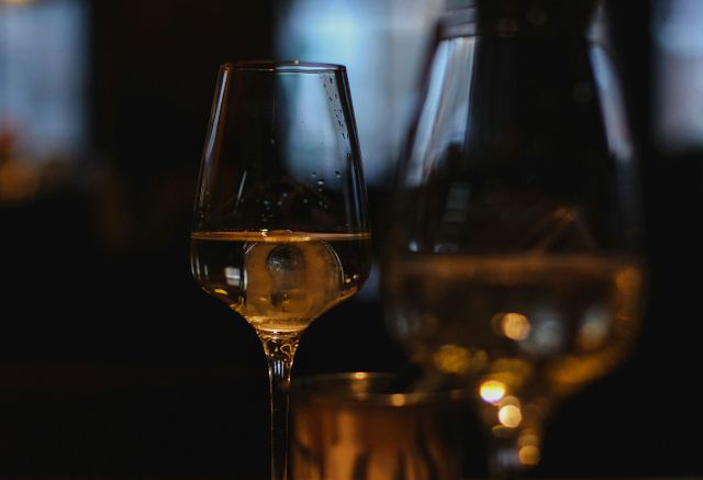 Diner met wijnkenner Harold Hamersma, glas met dessertwijn