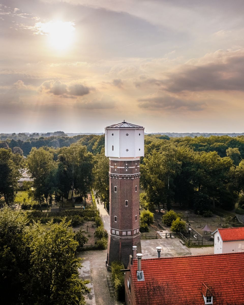 Watertoren in Vught met uitzicht over groene omgeving