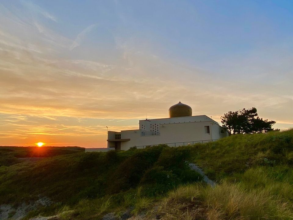 De Soefi Tempel in de avondzon