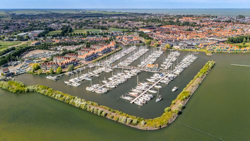 Luchtfoto Marina Haven Volendam