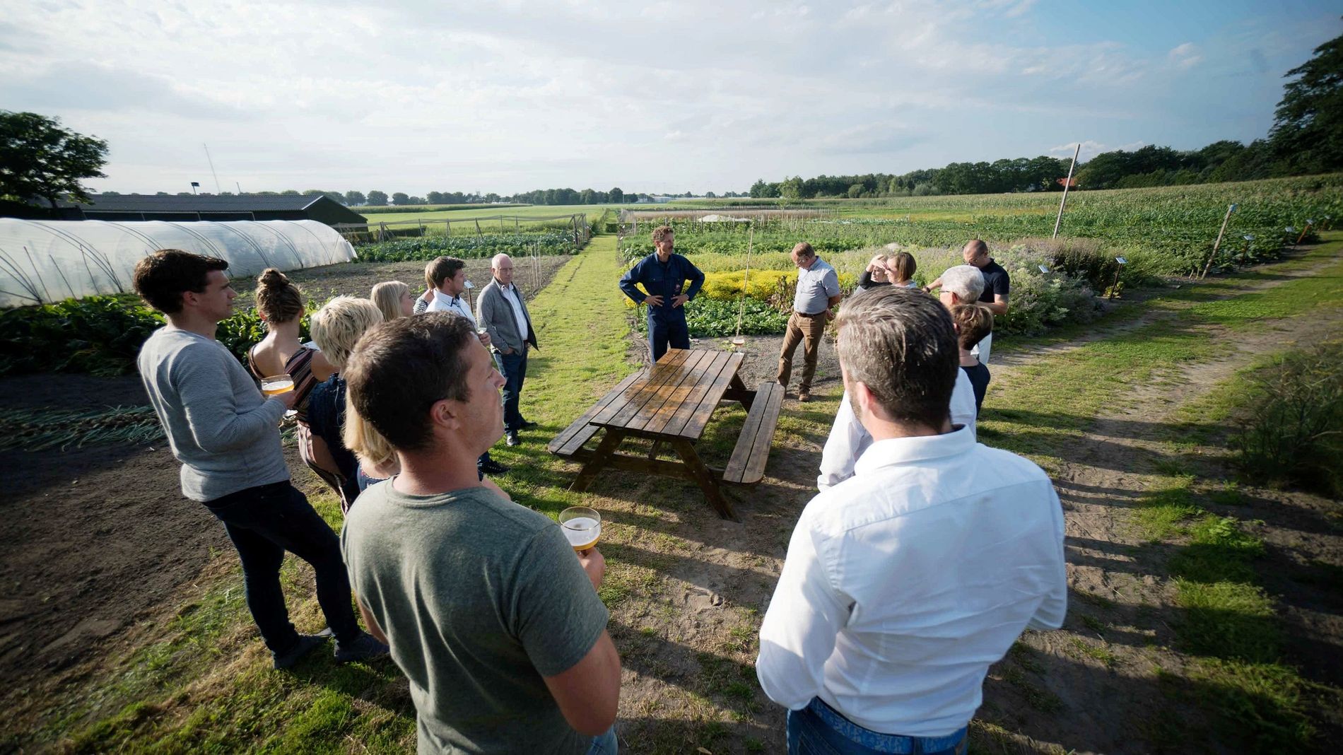 Met boer Henk in de groentetuin