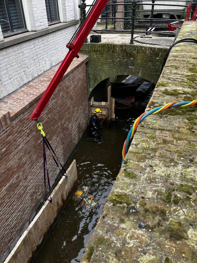 Duikers aan het werk.